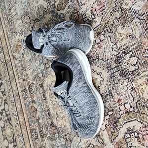 APL (Athletic Propulusion Labs) heather gray sneaker!